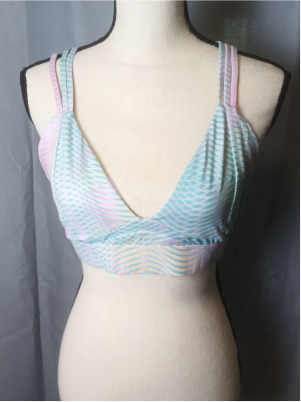SHEIN Sports Bra Large Blue Pink Geometric Pattern